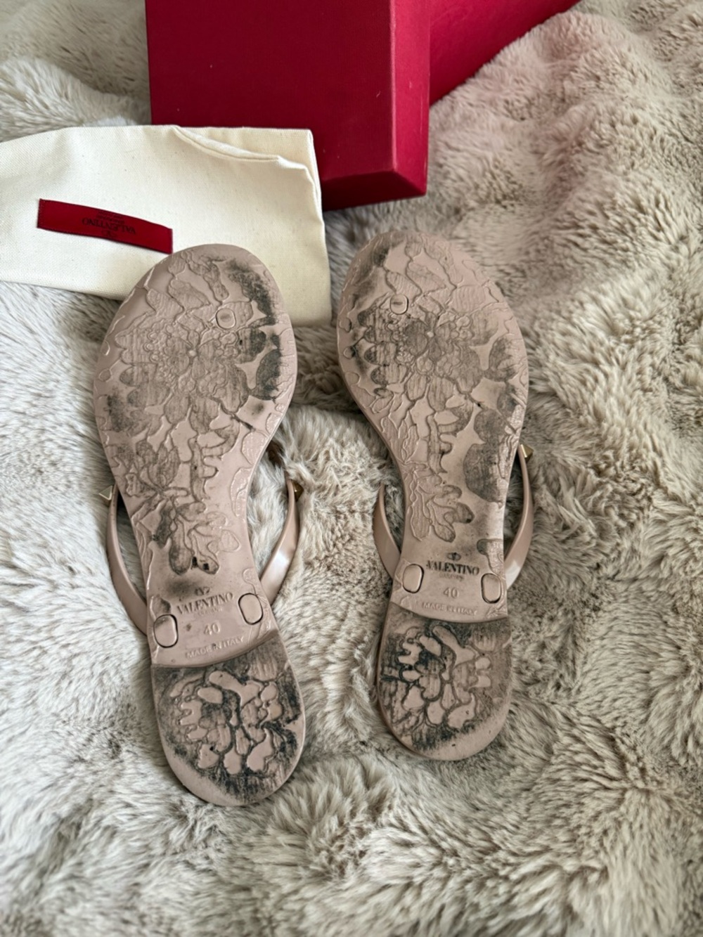 Valentino Garavani Rockstud Rubber Slippers - Picture 8 of 8